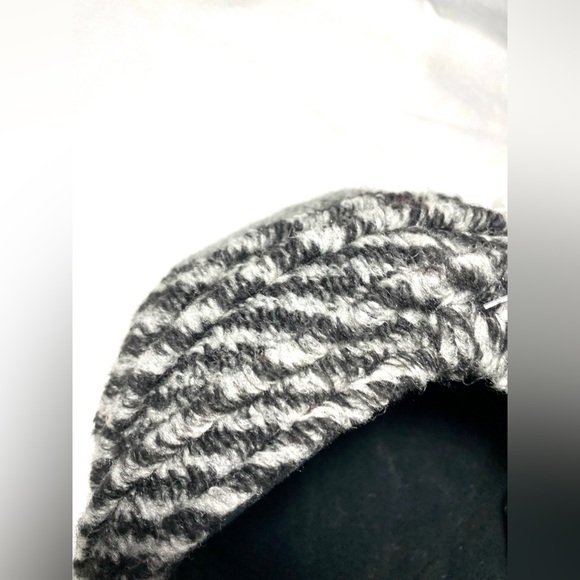 HAT Wool mixed CAPPELLIFICIO GIULIANA
Italy Mixed Media Newsboy Hat With Flower - Picture 11 of 12